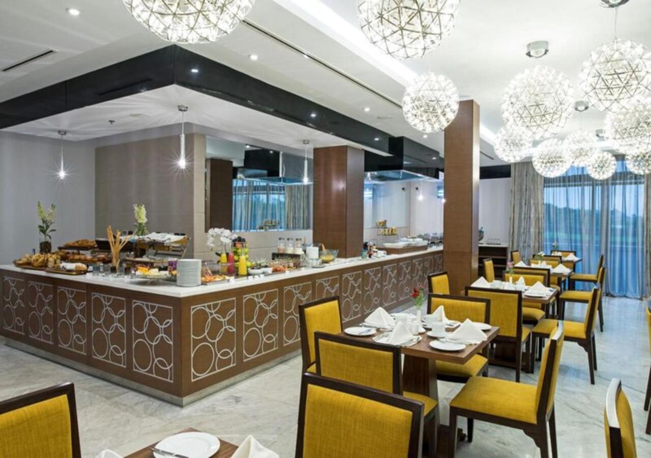 The Envoy Hotel Abuja Esterno foto