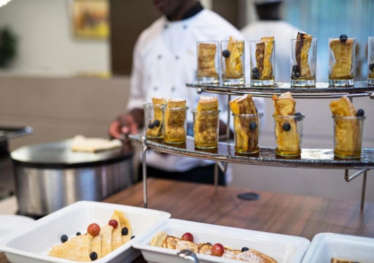 The Envoy Hotel Abuja Esterno foto