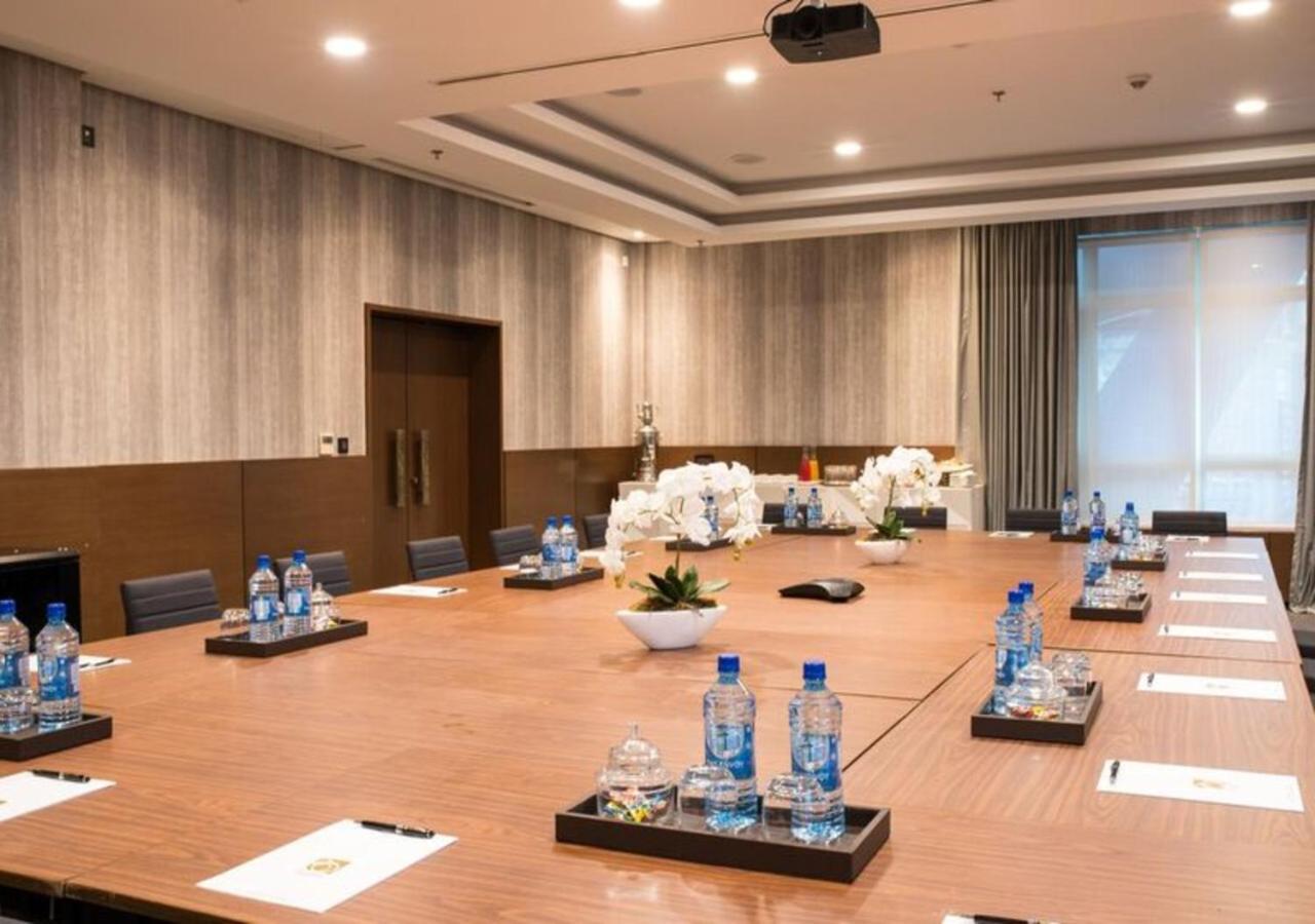 The Envoy Hotel Abuja Esterno foto