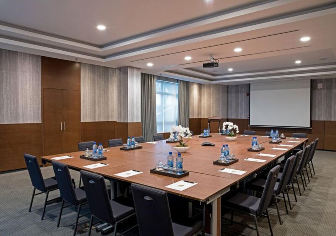 The Envoy Hotel Abuja Esterno foto