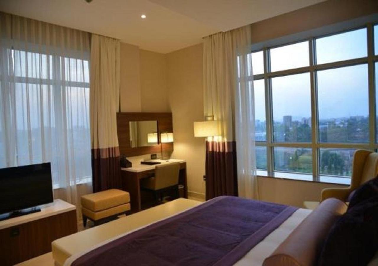 The Envoy Hotel Abuja Esterno foto